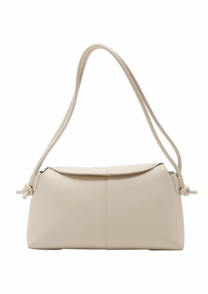 City Bag aus Glattleder um 149,99€ ©comma&comma