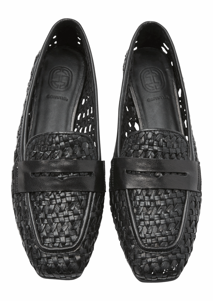 Geflochtene Loafer aus Glattleder um 119,99€ ©comma&comma