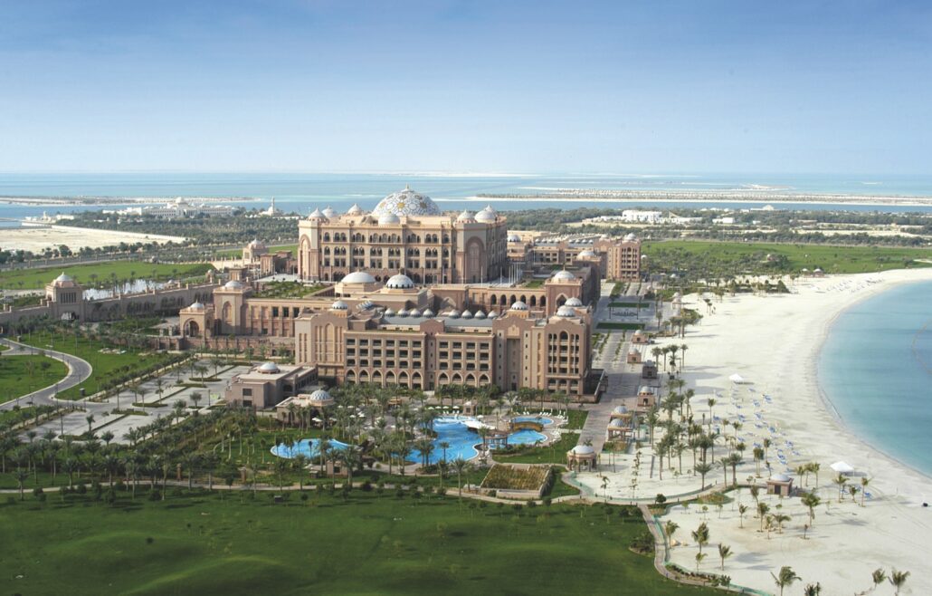 Mit dem Emirates Palace eröffnete gleich das zweite Luxushotel in Dubai ©Emirates Palace