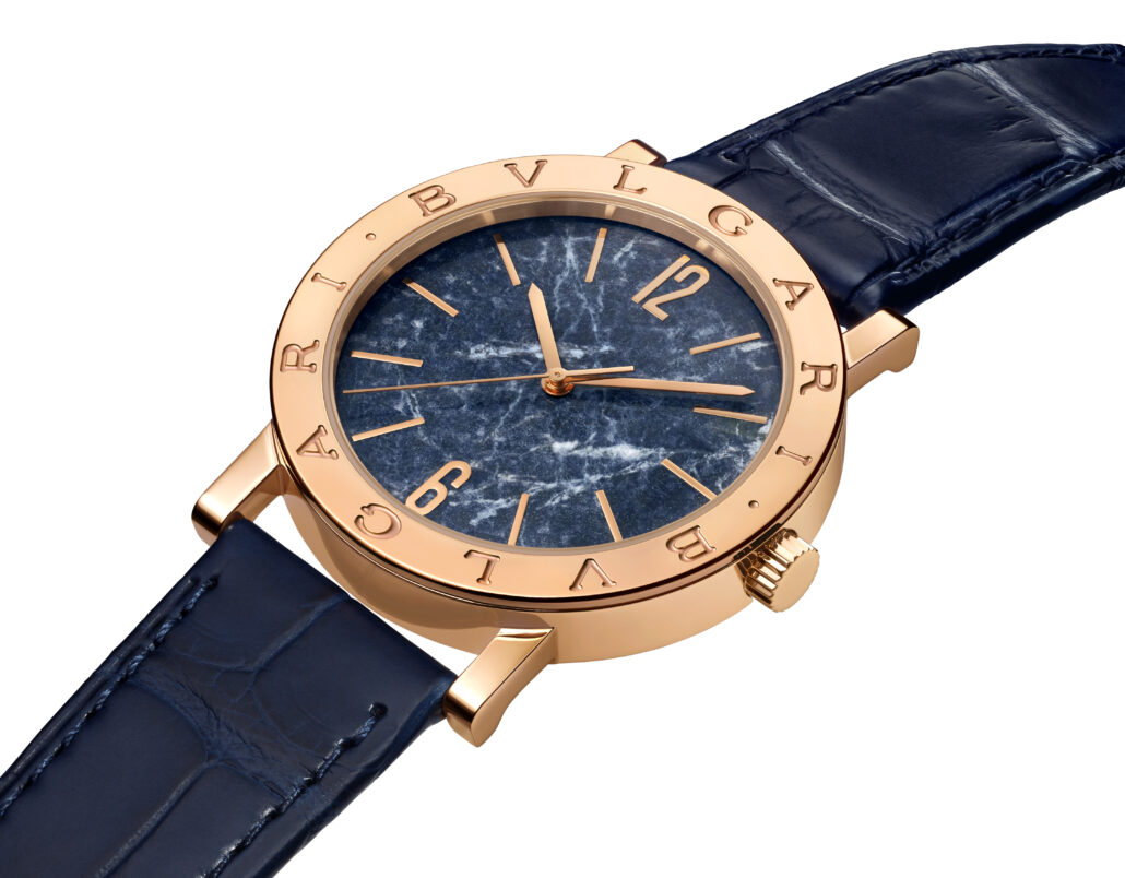 Nachtblaues „Blu Incanto“-Marmorzifferblatt mit goldenen Indexen ©Bvlgari
