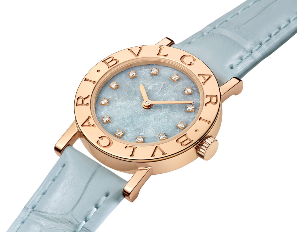 Eisblaues „Azzurro Infinito“-Marmorzifferblatt mit 12 Diamantindexen ©Bvlgari