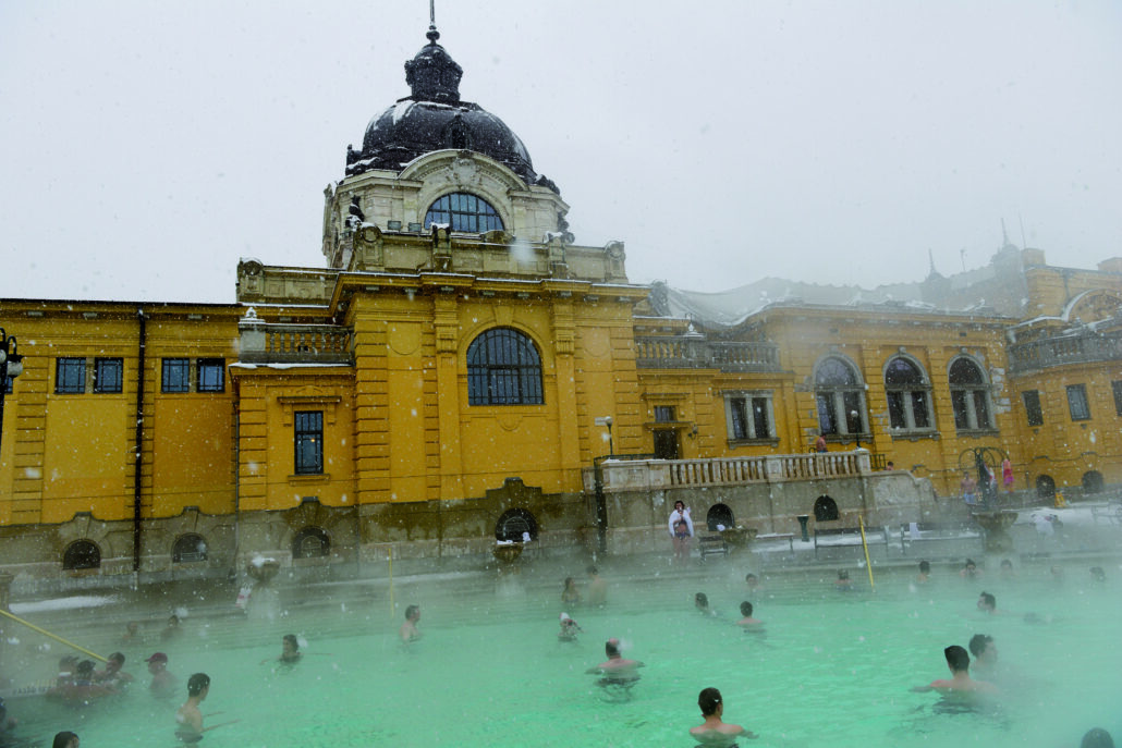 Budapest: In royaler Kulisse in warmen Quellwasser Entspannung suchen ©Adobe Stock