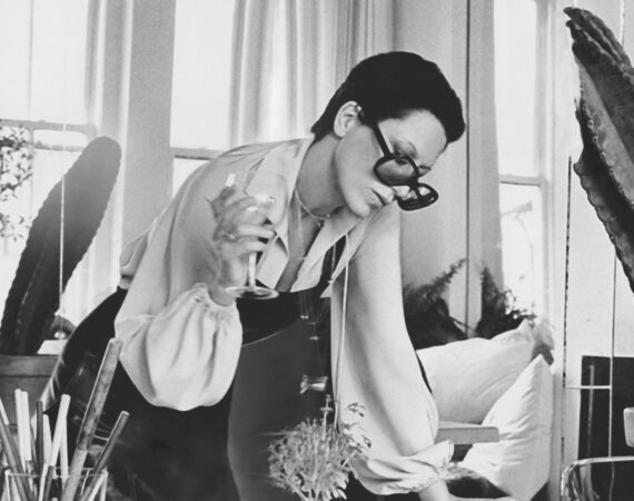 Elsa Peretti 2116 Courtesy of Tiffany Co. shot by James Hamilton 2 scaled e1750774291276