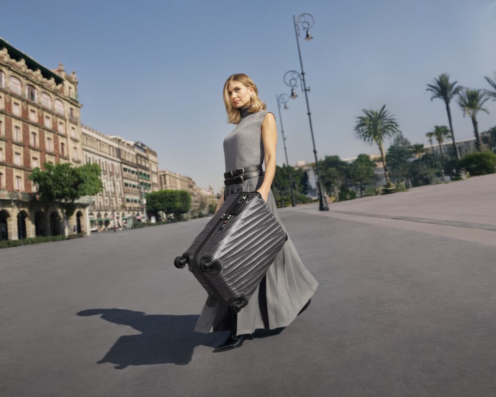 OnTalent Xenia Adonts 19DLite Intl Carry On Black Graphite2 1024x820 1