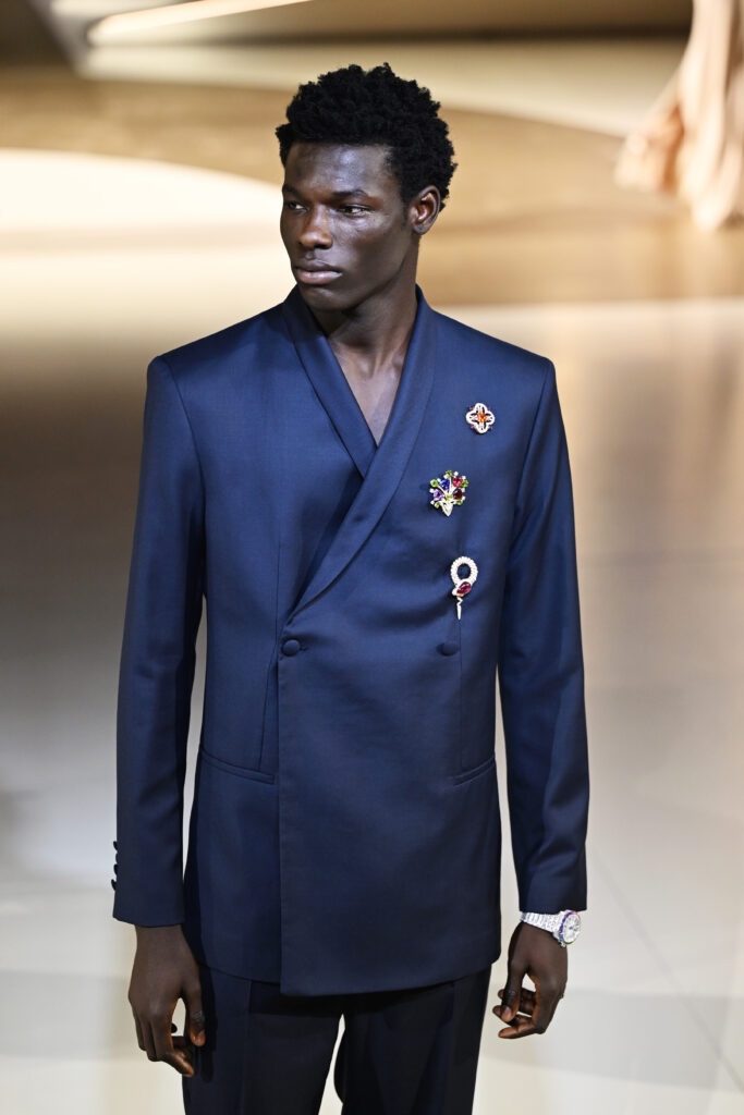 TP2 9048 AVjg3k5A 683x1024 1