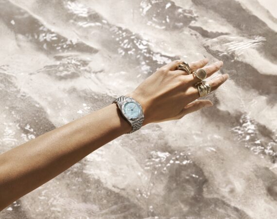 TUDOR NP25 BlackBay54 LagoonBlue Lifestyle 10