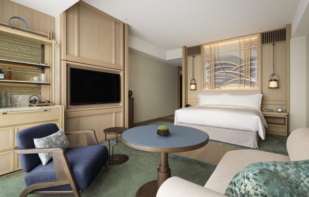 Waldorf Astoria Osaka King Deluxe Guest Room 1024x654 1