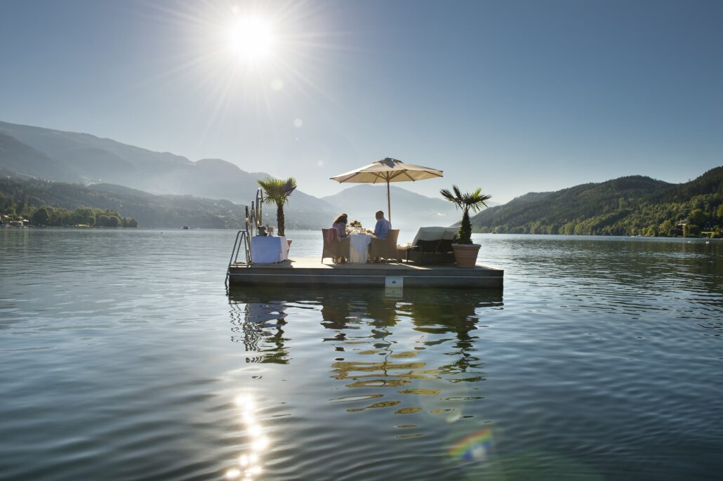 Romantisches Abendessen am Floß ©KOLLERs Hotel