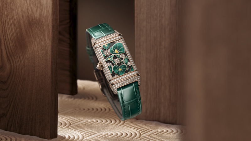 800 2025 q3292434 reverso one preciousflowers levitation2 adobe98 16 9