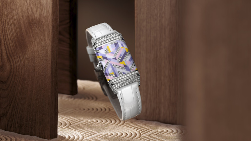 800 2025 q3293433 reverso one preciouscolours levitation2 adobe98 16 9