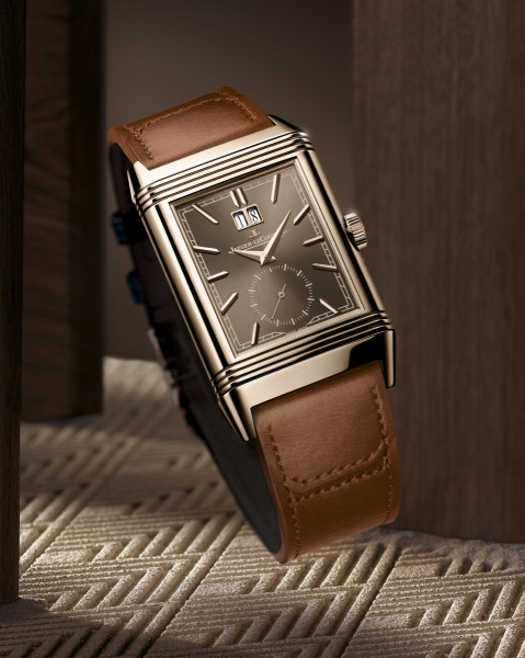 800 2025 q714256j reverso geographic gold levitation1 adobe98 4 5