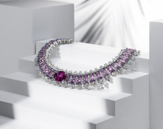 810620 1001 Red Carpet Collection still life