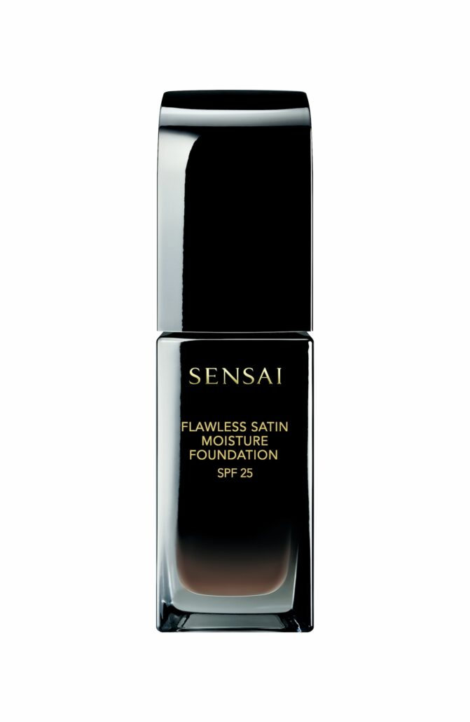 FLAWLESS SATIN MOISTURE FOUNDATION