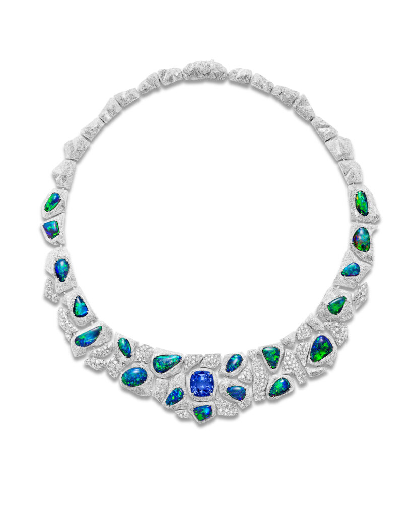 PIAGET HIGH JEWELLERY SHAPES OF EXTRALEGANZA G37T4700 FRONT RVB