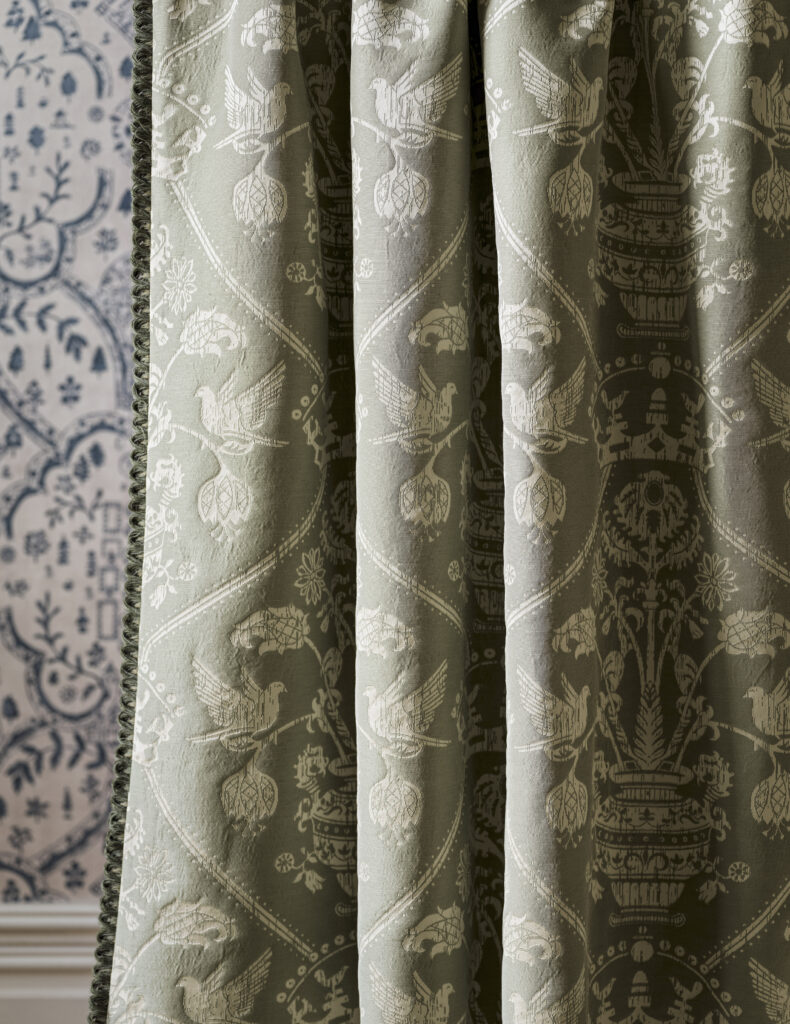 Sanderson Highgrove HighgroveDamask 237619 790x1024 2