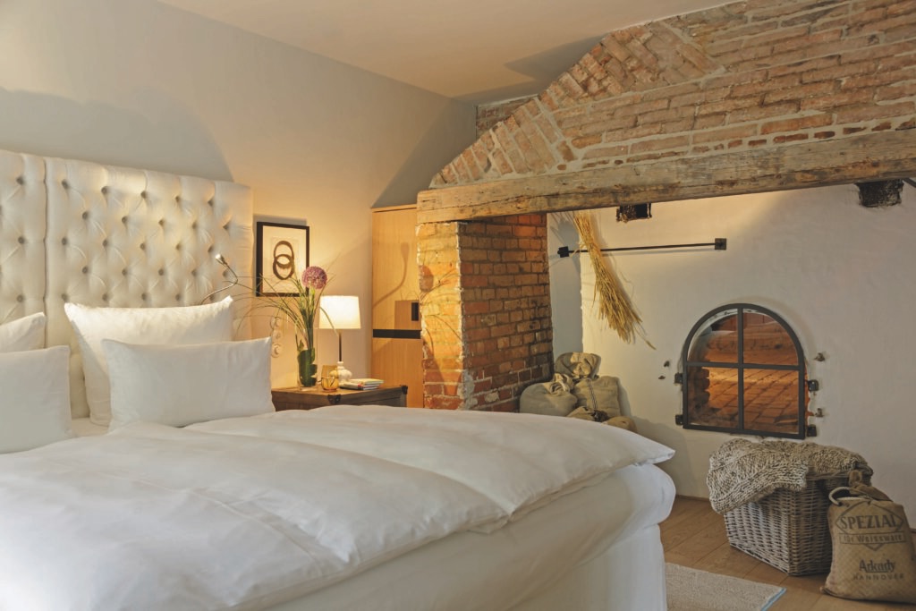 Weissenhaus Private Nature Luxury Resort Deluxe Zimmer Backhaus 1024x683 1