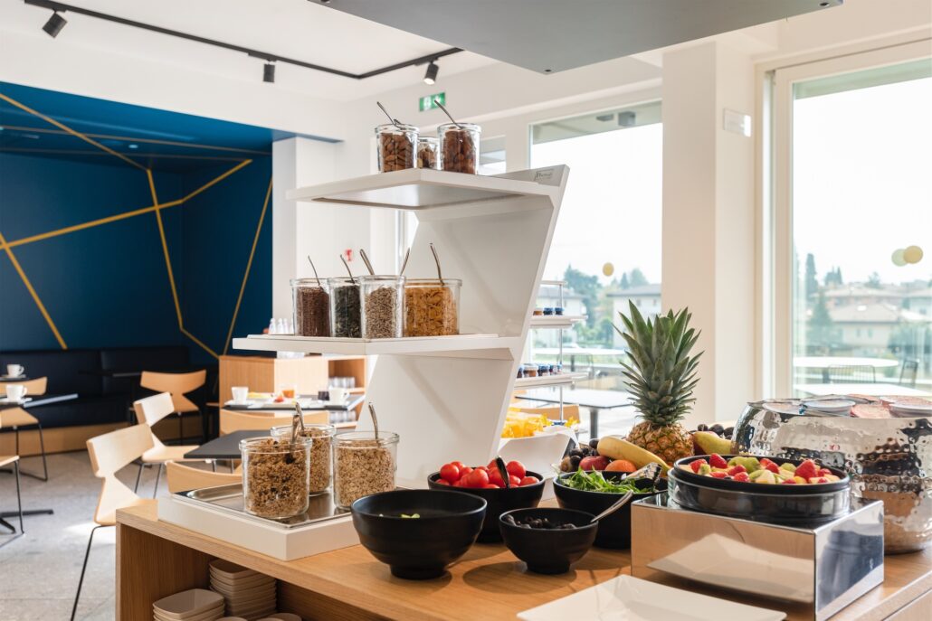 ausgiebiges fruehstuecksbuffet hoody active happiness hotel