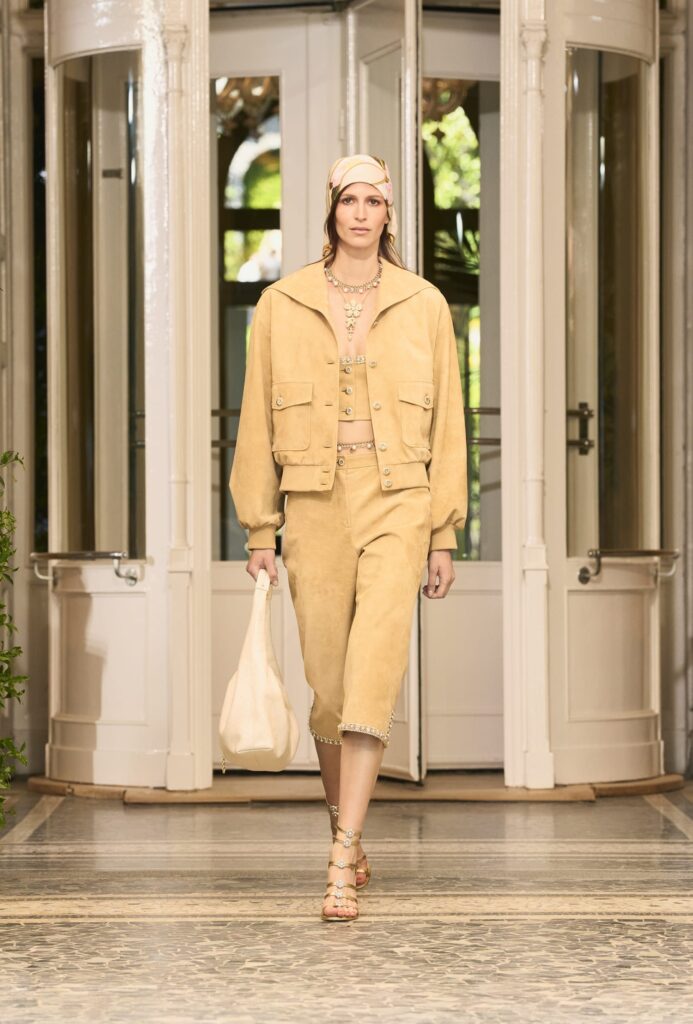 chanel cruise 2025 26 collection look 14 LD 693x1024 1
