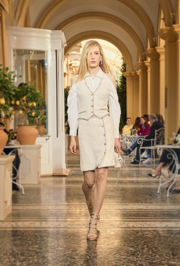 chanel cruise 2025 26 collection look 18 LD 693x1024 1