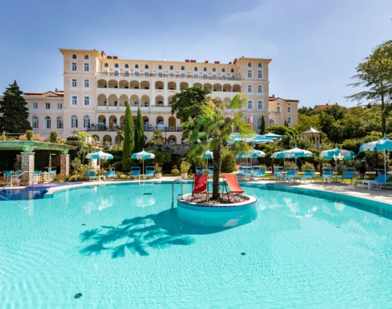 kvarner palace grosser pool foto kvarner palace 37x56cm 300dpi scaled.jpg