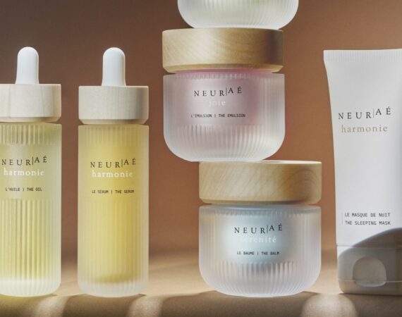 102050 visual ambiance the sleeping mask and the family 1 scaled e1756218135816