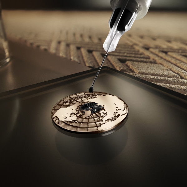 800 2025 q714256j reverso geographic gold savoirfaire4 adobe98 1 1