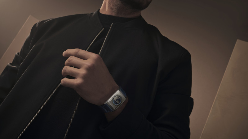 800 2025 q714845j reverso geographic wristshot2 16x9 adobergb