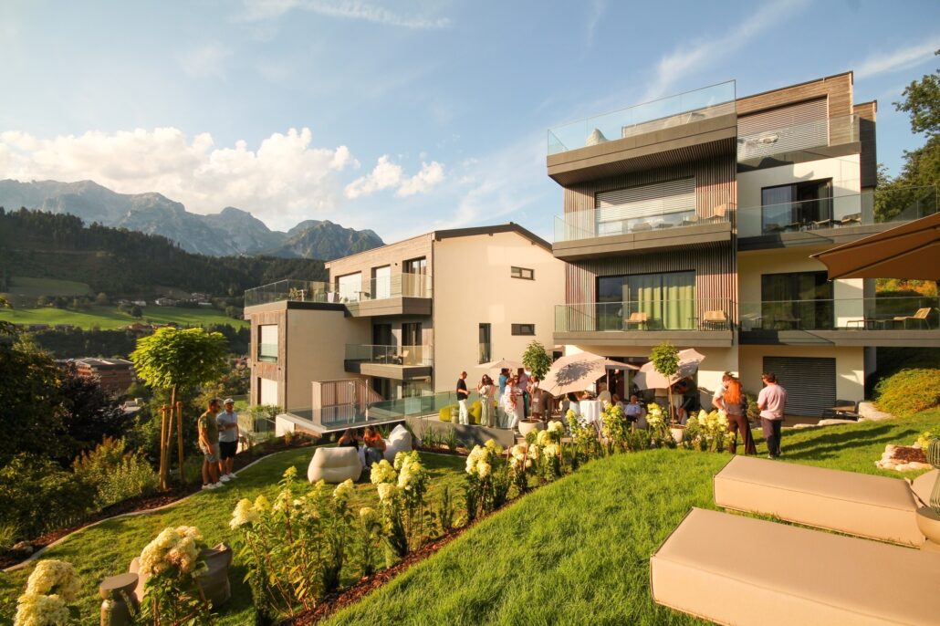 Eroeffnungsfeier mit Dachsteinausblick c Schladming Appartements