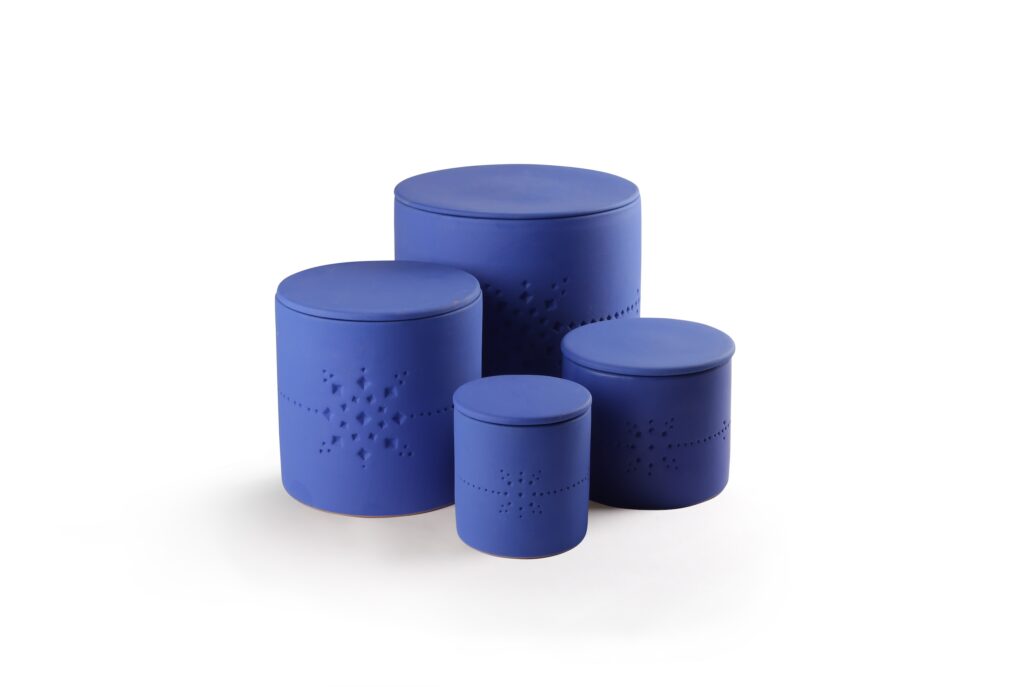 Izza Bleu Packshot 1 Group