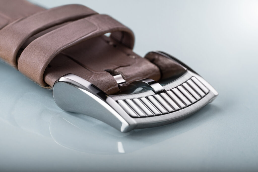 LA´ARMORIALE RPTITION MYSTRIEUSE Midnight Fjord buckle 1024x683 1