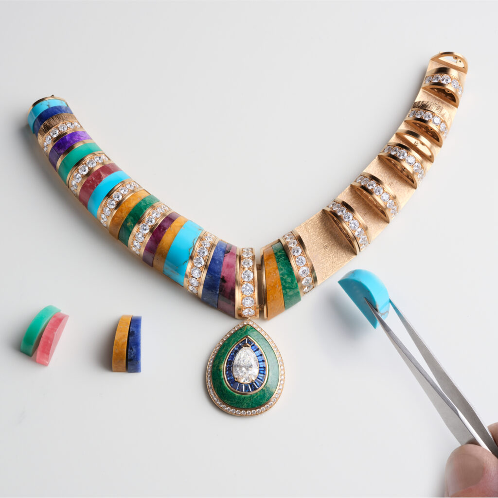 PIAGET HIGH JEWELLERY SHAPES OF EXTRALEGANZA G37T4300 SF 3 1x1 1024x1024 1