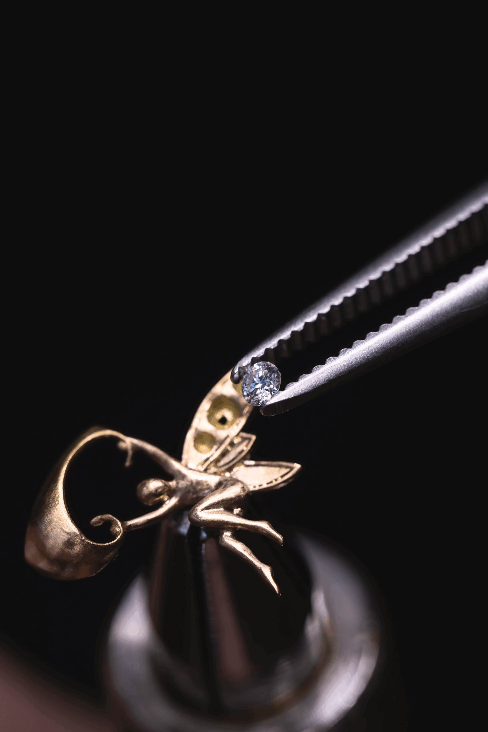 Reportage VCARPEV300 PerleeExtraMyrtille 9917JohannSauty VanCleefArpels 608050019 2 scaled