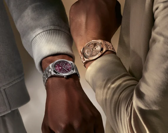 Vacheron Constantin Overseas Perpetual Calendar Ultra Thin DUO 4300V220 Wristshot01 73555144 640