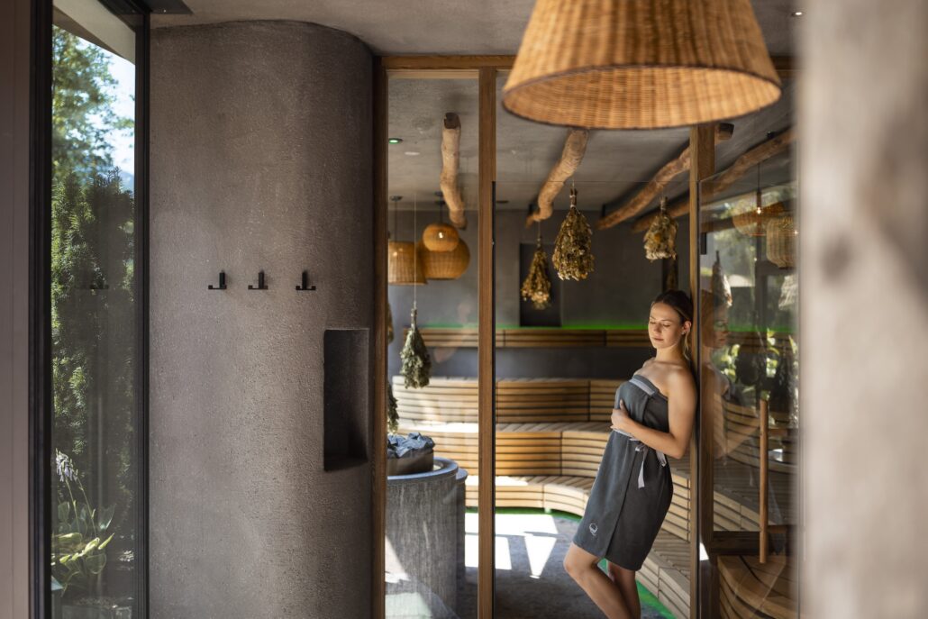 getrennte saunabereiche fuer familien und adults only entspannung pur quellenhof luxury resorts