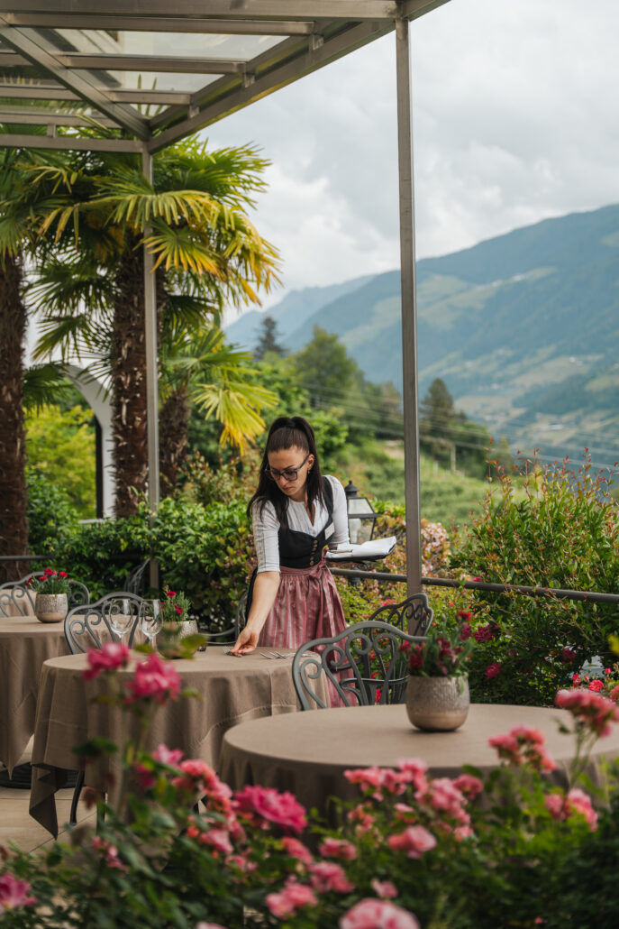 wunderschoene terrasse hotel golserhof