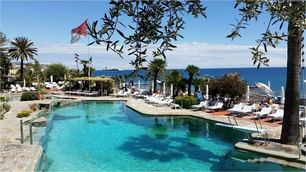 006 Royal Hotel swimming pool low res