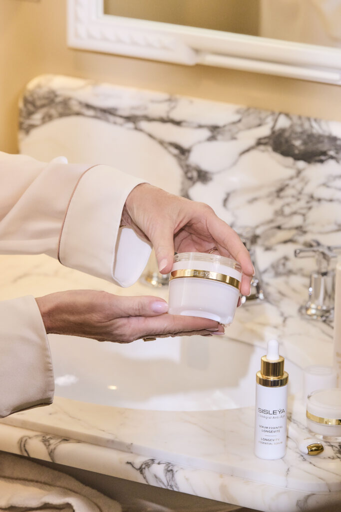 150100 visual model Sisleya Integral Anti Aging Valerie 3 683x1024 1