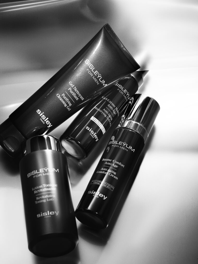 155050 visual ambiance Sisleyum Anti Aging Mattifying Gel Cream Family 3 768x1024 1