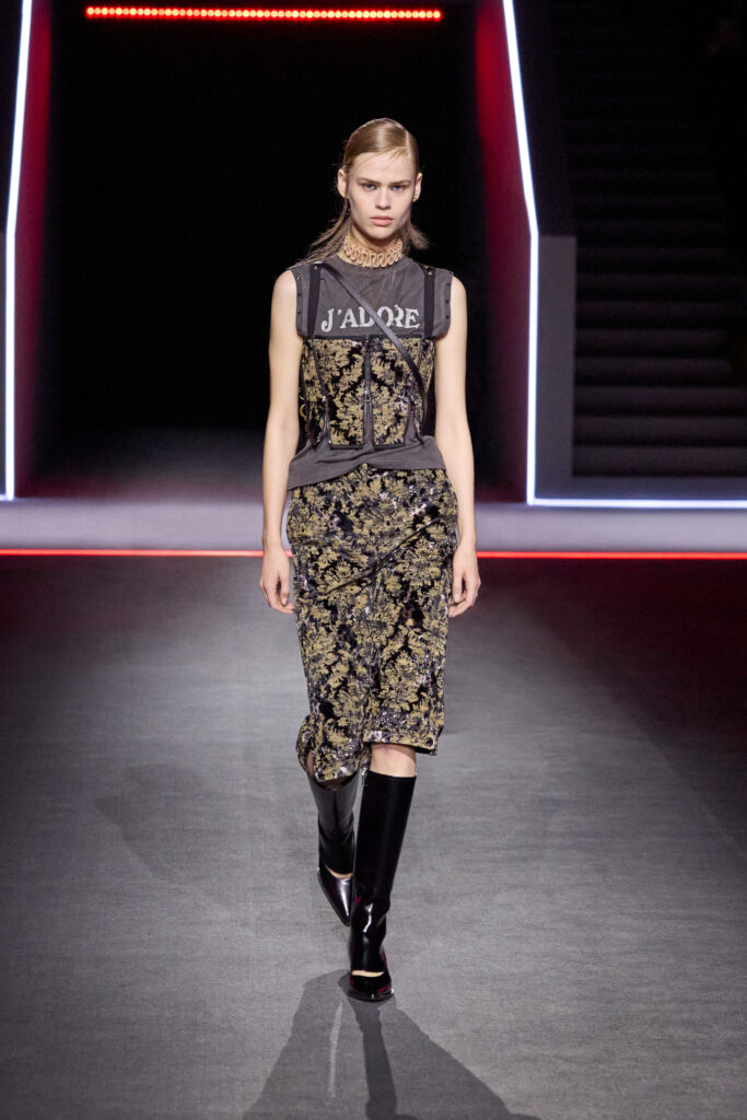 27 DIOR MODE FEMME FALL WINTER 2025 2026 LOOK 27 683x1024 1