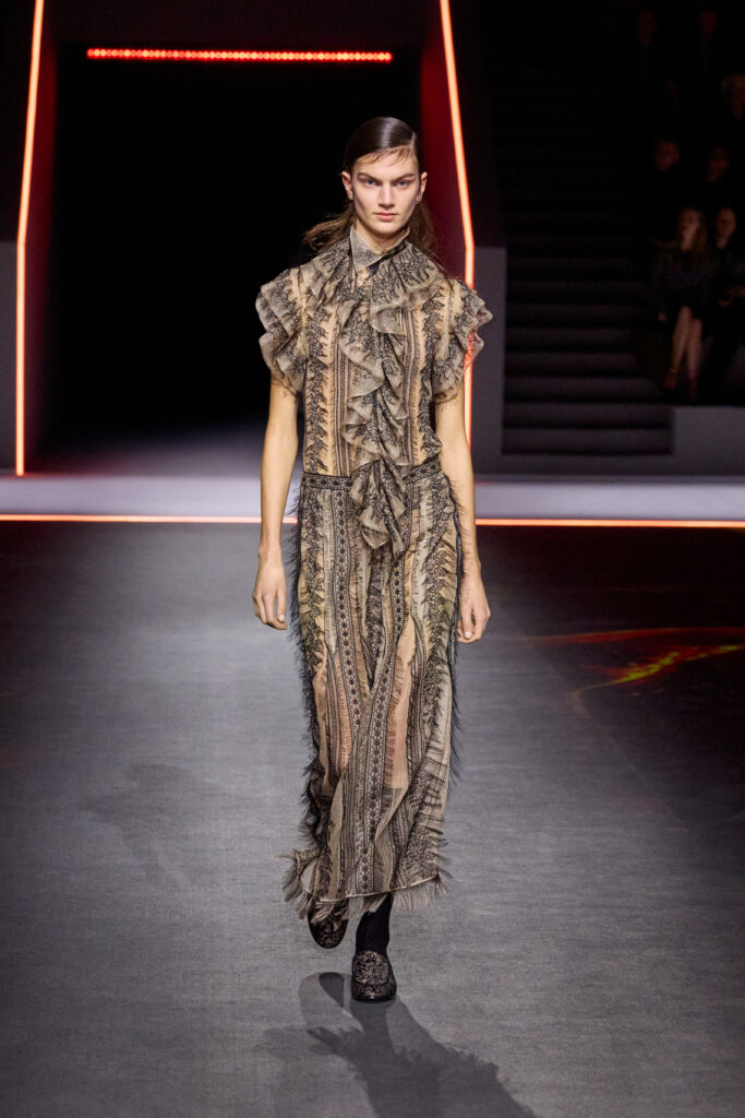 32 DIOR MODE FEMME FALL WINTER 2025 2026 LOOK 32 683x1024 1