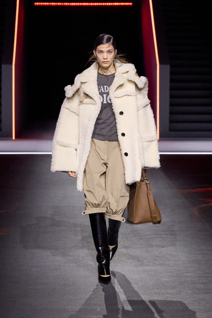 35 DIOR MODE FEMME FALL WINTER 2025 2026 LOOK 35 683x1024 1