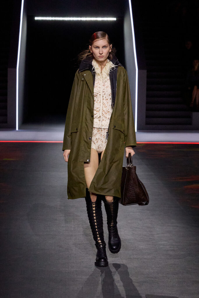 43 DIOR MODE FEMME FALL WINTER 2025 2026 LOOK 43 683x1024 2