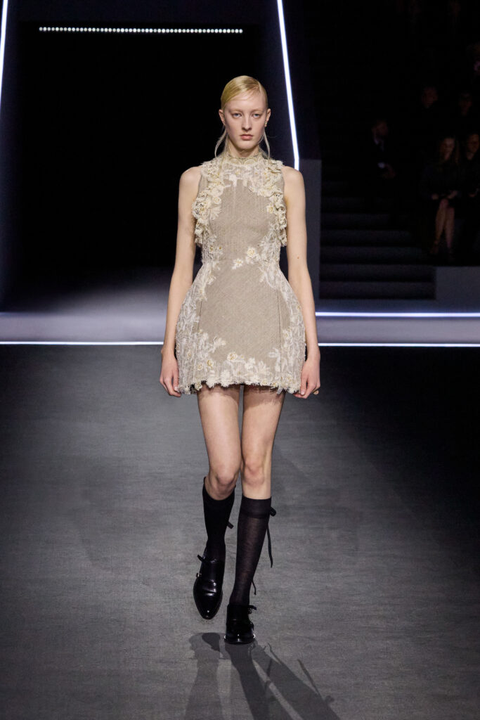 6 DIOR MODE FEMME FALL WINTER 2025 2026 LOOK 6 683x1024 1