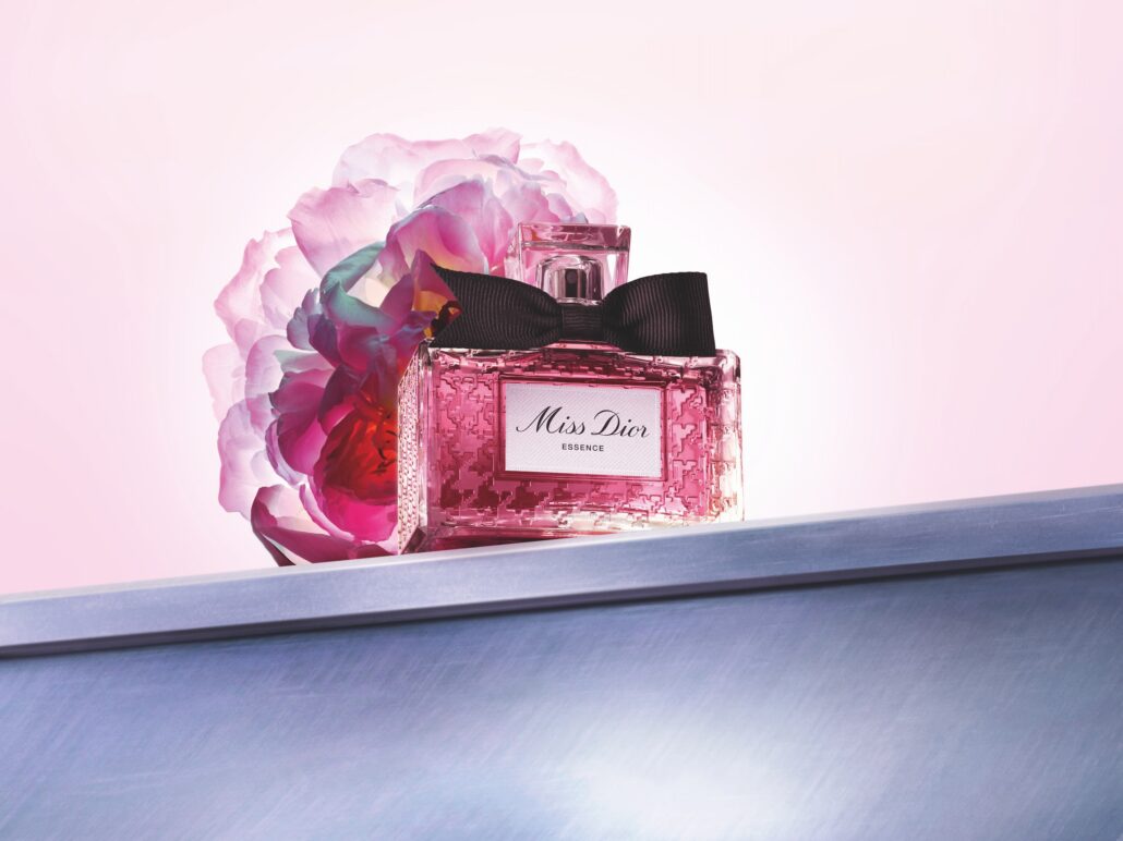 F106 MD ESSENCE 25 P01O Hero Fleur MD F39