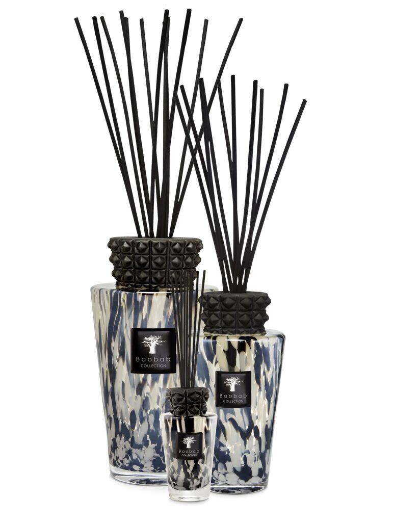 Pearls Black Totem Groupshot