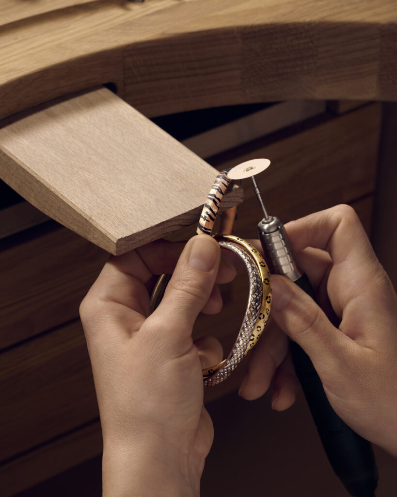 TRINITY STILL 02 Julien T Hamon ∏ Cartier rights end 30.11.2026 819x1024 1