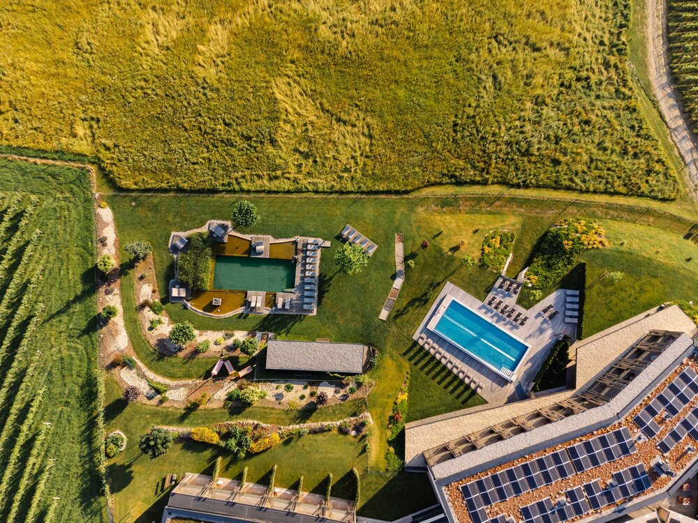 hotelansicht von oben c karin bergmann ratscher landhaus