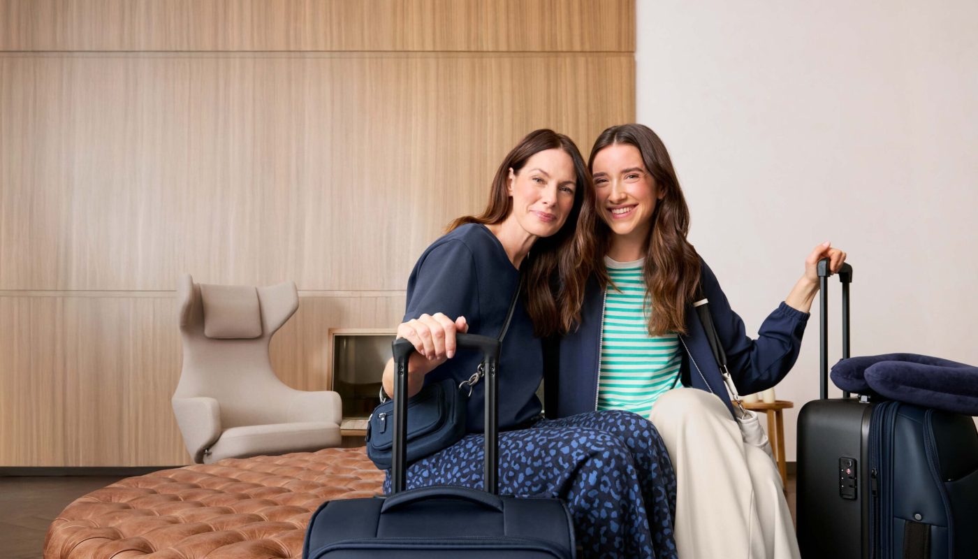 Basic T-Shirt aqua-weiss gestreift | © Tchibo