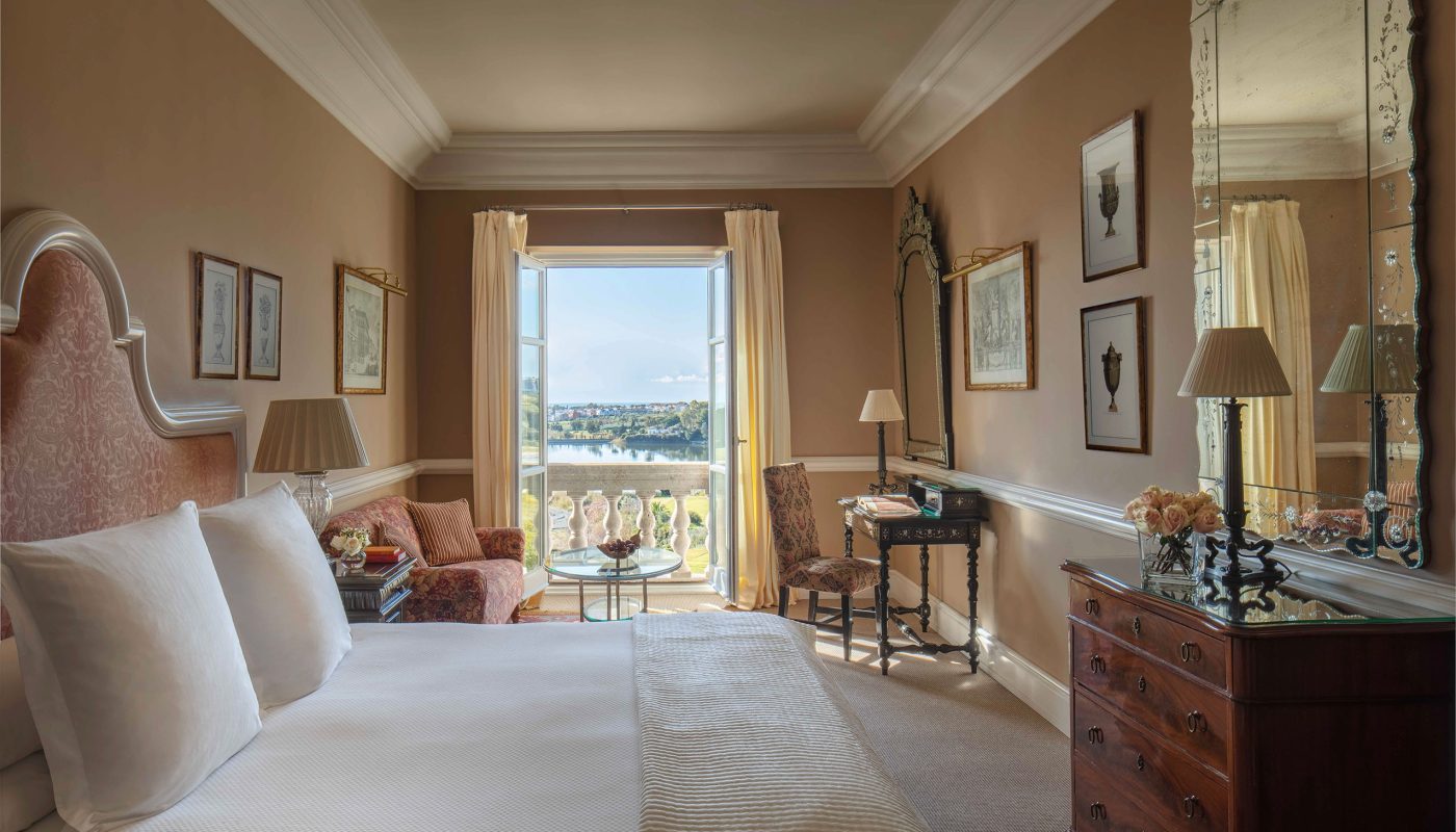 Anantara-Villa-Padierna-Palace-Benahavis-Marbella-Resort-Guest-Room-Deluxe-(c)-Anantara-Hotels-Resorts