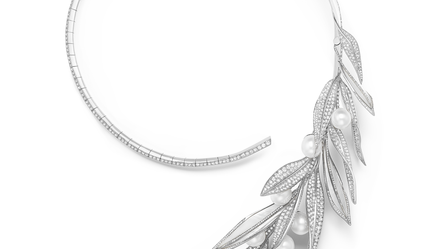 BOUCHERON_Feuilles-de-Laurier-necklace-set-with-mother-of-pearl-and-Akoya-cultured-pearls-paved-with-diamonds-in-white-gold